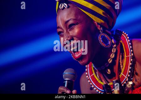 Fatoumata Diawara tritt am 26. November 2019 in Mailand, Italien, bei Magazzini Generali auf. Fatoumata Diawara ist eine malische Singer-Songwriterin und wurde mehrfach für den Grammy Award nominiert. Für ihr Album Fenfo erhielt sie zwei Nominierungen bei den Annual Grammy Awards 61. für das beste Weltmusikalbum und für die beste Tanzaufnahme für Ultimatum mit der englischen Band Disclosure (Foto: Mairo Cinquetti/NurPhoto) Stockfoto