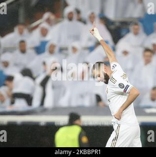 Real Madrids französischer Stürmer Karim Benzema feiert sein Tor während des Fußballspiels der UEFA Champions League-Gruppe A gegen den FC Paris Saint-Germain am 26. November 2019 im Santiago Bernabeu-Stadion in Madrid. (Foto von Raddad Jebarah/NurPhoto) Stockfoto