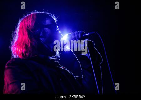 Mark Lanegan tritt am 27. November 2019 in Mailand, Italien, live bei Fabrique auf. Mark Lanegan ist ein amerikanischer alternativer Rockmusiker und Singer-Songwriter, Mitglied der psychedelischen Grunge-Band Screaming Trees. Während seiner Zeit in der Band begann Lanegan auch eine Solo-Karriere mit geringer Tonart und veröffentlichte 1990 sein erstes Solo-Studioalbum, The Winding Sheet. Seit 1990 hat er weitere zehn (Solo-)Studioalben sowie mehrere gemeinsame Bemühungen veröffentlicht und erhielt kritische Anerkennung und moderaten kommerziellen Erfolg. (Foto von Mairo Cinquetti/NurPhoto) Stockfoto