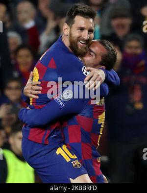 Antoine Griezmann und Leo Messi feiern während des Spiels zwischen dem FC Barcelona und Borussia Dortmund, entsprechend der Woche 5 der Gruppenphase der UEFA Champions League, am 27. November 2019 in Barcelona, Spanien. -- (Foto von Urbanandsport/NurPhoto) Stockfoto