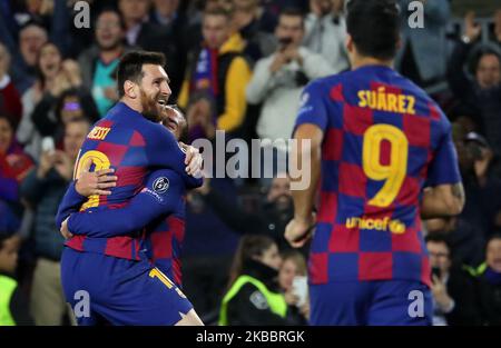 Antoine Griezmann und Leo Messi feiern während des Spiels zwischen dem FC Barcelona und Borussia Dortmund, entsprechend der Woche 5 der Gruppenphase der UEFA Champions League, am 27. November 2019 in Barcelona, Spanien. -- (Foto von Urbanandsport/NurPhoto) Stockfoto