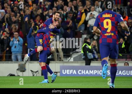 Antoine Griezmann und Leo Messi feiern während des Spiels zwischen dem FC Barcelona und Borussia Dortmund, entsprechend der Woche 5 der Gruppenphase der UEFA Champions League, am 27. November 2019 in Barcelona, Spanien. -- (Foto von Urbanandsport/NurPhoto) Stockfoto