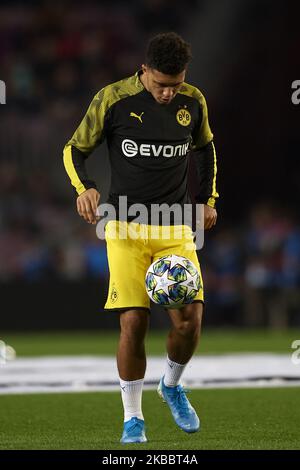 Jadon Sancho von Borussia Dortmund beim Aufwärmen vor dem UEFA Champions League-Spiel der Gruppe F zwischen dem FC Barcelona und Borussia Dortmund am 27. November 2019 im Camp Nou in Barcelona, Spanien. (Foto von Jose Breton/Pics Action/NurPhoto) Stockfoto