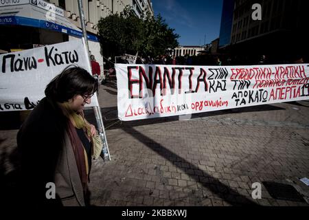 Arbeiter protestieren am 30. November 2019 in Athen, Griechenland. (Foto von Nikolas Kokovlis/NurPhoto) Stockfoto