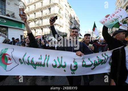 Demonstration in der algerischen Innenstadt von Algier am 30. November 2019 gegen die Einmischung Europas aus dem Ausland in die inneren Angelegenheiten Algeriens und für die bevorstehenden Präsidentschaftswahlen, die in weniger als zwei Wochen angesetzt sind. (Foto von Bilral Bensalem/NurPhoto) Stockfoto