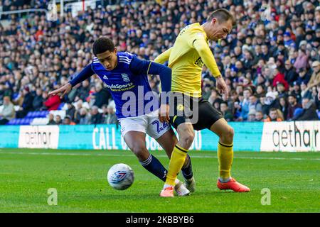 Jude Bellingham aus Birmingham kämpft mit Jake Cooper aus Millwall während des Sky Bet Championship-Spiels zwischen Birmingham City und Millwall in St. Andrews, Birmingham, am Samstag, dem 30.. November 2019. (Foto von Alan Hayward/MI News/NurPhoto) Stockfoto