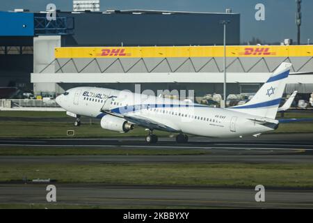 El Al Israel Airlines Boeing 737-800 NG-Flugzeuge, wie sie am 19. November 2019 beim Start vom Brüsseler Flughafen Zaventem in Belgien während der Rotation gesehen wurden. Das Flugzeug hat die Registrierung 4X-EKF, den Namen Kinneret. El Al Israel Airlines Ltd LY ELY ELAL ist die Fluggesellschaft Israels. Die israelische Fluggesellschaft hat ihren Sitz am Tel Aviv Ben Gurion Airport TLV LLBG. (Foto von Nicolas Economou/NurPhoto) Stockfoto