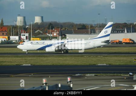 El Al Israel Airlines Boeing 737-800 NG-Flugzeuge, wie sie am 19. November 2019 beim Start vom Brüsseler Flughafen Zaventem in Belgien während der Rotation gesehen wurden. Das Flugzeug hat die Registrierung 4X-EKF, den Namen Kinneret. El Al Israel Airlines Ltd LY ELY ELAL ist die Fluggesellschaft Israels. Die israelische Fluggesellschaft hat ihren Sitz am Tel Aviv Ben Gurion Airport TLV LLBG. (Foto von Nicolas Economou/NurPhoto) Stockfoto