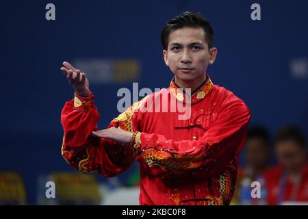 Loh Choon How of Malaysia führt seine Routine während des Men's Taijiquan-Events für Wushu bei den Sea Games 30. aus, die am 1. Dezember 2019 in Manila abgehalten wurden. Loh Choon wie die Goldmedaille eingesackt wurde. (Foto von George Calvelo/NurPhoto) Stockfoto