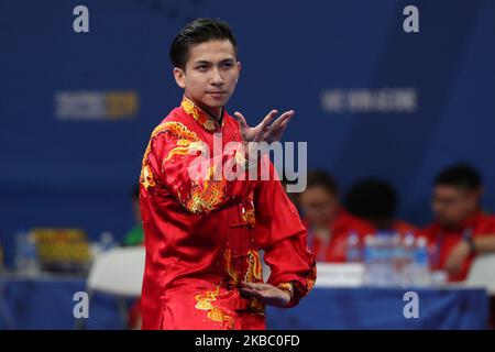 Loh Choon How of Malaysia führt seine Routine während des Men's Taijiquan-Events für Wushu bei den Sea Games 30. aus, die am 1. Dezember 2019 in Manila abgehalten wurden. Loh Choon wie die Goldmedaille eingesackt wurde. (Foto von George Calvelo/NurPhoto) Stockfoto