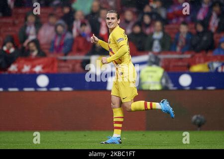 Antoine Griezmann aus Barcelona reagiert während des Liga-Spiels zwischen dem Club Atletico de Madrid und dem FC Barcelona am 1. Dezember 2019 in Wanda Metropolitano in Madrid, Spanien. (Foto von Jose Breton/Pics Action/NurPhoto) Stockfoto