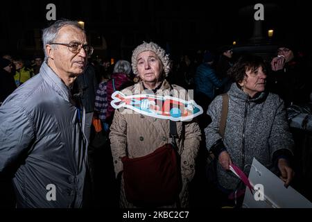 Über 5000 Menschen demonstrierten auf der Piazza delle Erbe in Padua nach den Demonstrationen in Bologna, Parma und anderen italienischen Städten, Die „Sardine“-Bewegung entstand auf Initiative von vier Bologneser Jungen auf Positionen der antifaschistischen Linken in offener Kontroverse mit der politischen Partei Lega und dem ehemaligen Innenminister Matteo Salvini. Padua, Italien, am 1 2019. Dezember (Foto von Roberto Silvino/NurPhoto) (Foto von Roberto Silvino/NurPhoto) Stockfoto