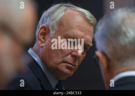 Jean-Marc Ayrault, ein ehemaliger Premierminister und Außenminister Frankreichs, hat während einer Debatte im Auditorium Maximum der Jagiellonen-Universität in Krakau „mit den steigenden Spaltungen der europäischen Gesellschaften konfrontiert“ gesehen. (Foto von Artur Widak/NurPhoto) Stockfoto