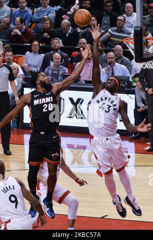 Pascal Siakam #43 der Toronto Raptors recounds the Ball of Justise Winslow #20 of the Miami Heat während des Toronto Raptors vs Miami Heat NBA regulären Saison-Spiels in der Scotiabank Arena am 03. Dezember 2019 in Toronto, Kanada (Miami Heat gewann 121-110) (Foto von Anatoliy Cherkasov/NurPhoto) Stockfoto