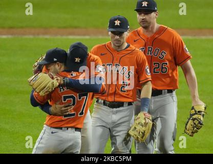 Philadelphia, Usa. 04.. November 2022. Houston Astro Spieler feiern, nachdem sie die Philadelphia Phillies 3-2 in Spiel fünf der World Series 2022 im Citizens Bank Park in Philadelphia am Donnerstag, den 3. November 2022 besiegt haben. Die Astros nehmen in der Best-of-Seven-Serie eine Führung von 3-2 ein. Foto von Ray Stubblebine/UPI. Kredit: UPI/Alamy Live Nachrichten Stockfoto