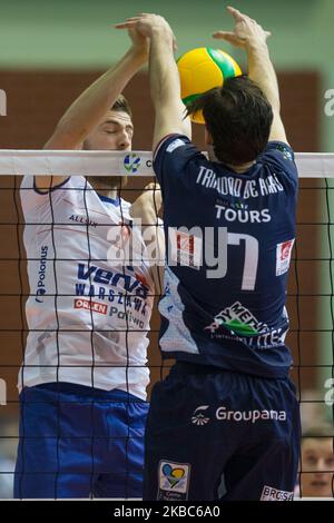 Patryk Niemiec, Angel Trinidad de Haro (Tours) während des CEV Champions League Volley-Spiels zwischen Verva Warsaw Orlen Paliwa und Tours VB am 12. Dezember 2019 in Warschau, Polen. (Foto von Foto Olimpik/NurPhoto) Stockfoto