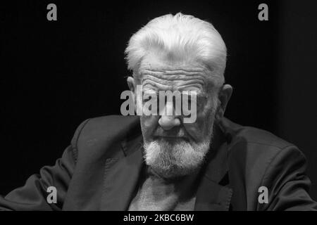 Vater Adam Boniecki bei der Premiere seines neuesten Buches 'Good Coverage Zone' gesehen! In Krakau. Das neue Buch enthält Texte zu den wichtigsten aktuellen Themen wie "Kirche und Glaube nach Skandalen und Spannungen der letzten Monate, Rechtsstaatlichkeit in Polen, Klimawandel". Es gibt immer noch ein Medienverbot, das Pater Boniecki von den polnischen Kirchenvorstehern auferlegt wurde. Am Mittwoch, den 4. Dezember 2019, in Krakau, Polen. (Foto von Artur Widak/NurPhoto) Stockfoto