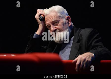Vater Adam Boniecki bei der Premiere seines neuesten Buches 'Good Coverage Zone' gesehen! In Krakau. Das neue Buch enthält Texte zu den wichtigsten aktuellen Themen wie "Kirche und Glaube nach Skandalen und Spannungen der letzten Monate, Rechtsstaatlichkeit in Polen, Klimawandel". Es gibt immer noch ein Medienverbot, das Pater Boniecki von den polnischen Kirchenvorstehern auferlegt wurde. Am Mittwoch, den 4. Dezember 2019, in Krakau, Polen. (Foto von Artur Widak/NurPhoto) Stockfoto