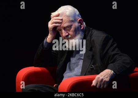 Vater Adam Boniecki bei der Premiere seines neuesten Buches 'Good Coverage Zone' gesehen! In Krakau. Das neue Buch enthält Texte zu den wichtigsten aktuellen Themen wie "Kirche und Glaube nach Skandalen und Spannungen der letzten Monate, Rechtsstaatlichkeit in Polen, Klimawandel". Es gibt immer noch ein Medienverbot, das Pater Boniecki von den polnischen Kirchenvorstehern auferlegt wurde. Am Mittwoch, den 4. Dezember 2019, in Krakau, Polen. (Foto von Artur Widak/NurPhoto) Stockfoto