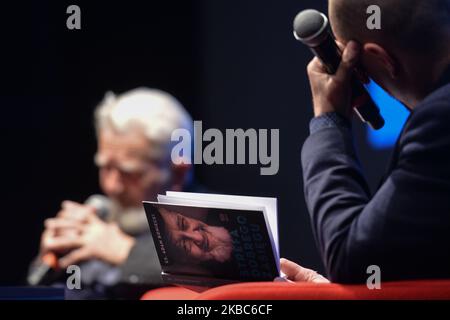 Vater Adam Boniecki bei der Premiere seines neuesten Buches 'Good Coverage Zone' gesehen! In Krakau. Das neue Buch enthält Texte zu den wichtigsten aktuellen Themen wie "Kirche und Glaube nach Skandalen und Spannungen der letzten Monate, Rechtsstaatlichkeit in Polen, Klimawandel". Es gibt immer noch ein Medienverbot, das Pater Boniecki von den polnischen Kirchenvorstehern auferlegt wurde. Am Mittwoch, den 4. Dezember 2019, in Krakau, Polen. (Foto von Artur Widak/NurPhoto) Stockfoto