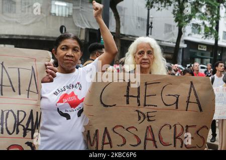 Demonstranten protestieren am Mittwoch vor dem Staatssekretär für öffentliche Sicherheit in der Nachbarschaft von Paraisópolis in der Stadt São Paulo gegen Gewalt. Neun Menschen wurden bei einem Aufstand nach einem Einsatz der Militärpolizei bei einem Funkball in der Gemeinde zu Tode mit Füßen getreten und zwölf verletzt. 4. Dezember 2019. (Foto: Fábio Vieira/FotoRua) (Foto: Fabio Vieira/FotoRua/NurPhoto) Stockfoto