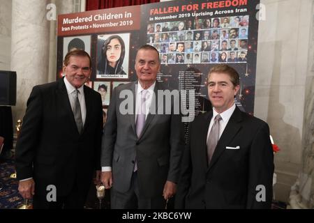 Gov. Tom Ridge, General James L. Jones, AMB. Lincoln Bloomfield Jr., Washington, DC, 04/12/2019 - Gouverneur Tom Ridge(L), der erste US-Minister für Heimatschutz, General James L. Jones (M), Präsident Obamas erster nationaler Sicherheitsberater und ehemaliger Kommandant, Supreme Allied Forces Europe und AMB. Lincoln Bloomfield Jr.(R), ehemaliger stellvertretender Staatssekretär für politische und militärische Angelegenheiten, sprach am 4. Dezember 2019 bei einer Veranstaltung im Kennedy-Caucus-Raum im US-Senat mit dem Titel: Iran-Aufstand: Die Nationen erheben sich für die Freiheit. Das Briefing wurde von der Organisation des Iranischen Amerikanischen organisiert Stockfoto