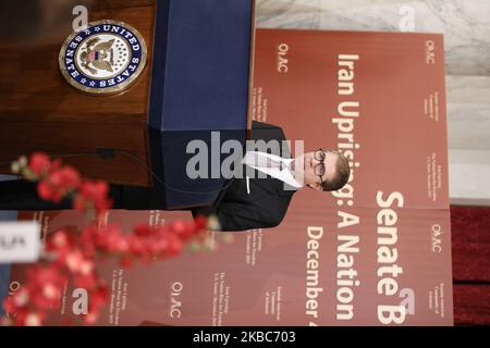 Amb. Lincoln Bloomfield Jr., ehemaliger stellvertretender Staatssekretär für politische und militärische Angelegenheiten, sprach am 4. Dezember 2019 bei einer Veranstaltung im Kennedy-Caucus-Raum im US-Senat mit dem Titel: Iran-Aufstand: Die Nationen erheben sich für die Freiheit. Amb. Bloomfield sagte, es sei an der Zeit, die Vergangenheit zu betrachten und mit den wahren Nationalisten, jenen Anhängern des großen Dr. Mossadeq, zu stehen. Das Briefing wurde von der Organisation der Iranischen Amerikanischen Gemeinschaften (OIAC) organisiert. (Foto von Siavosh Hosseini/NurPhoto) Stockfoto