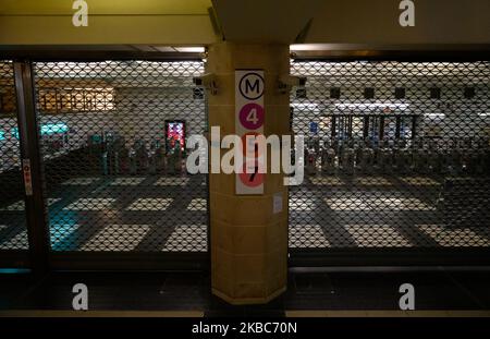 Elf der 14 U-Bahnlinien (RATP) sind am Donnerstag, den 5. Dezember 2019, aufgrund des Streiks gegen die Rentenreform vollständig stillgesetzt. Foto aufgenommen am Bahnhof Gare de l'Est, Paris (Frankreich) (Foto von Estelle Ruiz/NurPhoto) Stockfoto