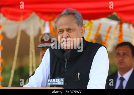 Rajasthan Chief Minister Ashok Ghelot spricht während der 57. Home Defense Foundation Day Feier in Jaipur, Rajasthan, Indien am 6. Dezember 2019. (Foto von Vishal Bhatnagar/NurPhoto) Stockfoto