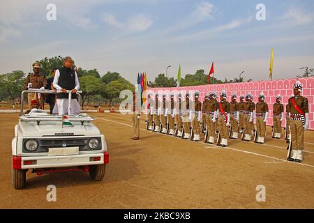 Rajasthan Chief Minister Ashok Ghelot inspiziert die Parade während der 57. Home Defense Foundation Day Feier in Jaipur, Rajasthan, Indien am 6. Dezember 2019. (Foto von Vishal Bhatnagar/NurPhoto) Stockfoto