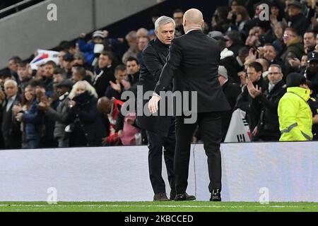 Tottenham-Manager Jose Mourinshin und Burnley-Manager Sean Dyche während des Premier League-Spiels zwischen Tottenham Hotspur und Burnley in der White Hart Lane, London, am Samstag, 7.. Dezember 2019. (Foto von Ivan Yordanov/MI News/NurPhoto) Stockfoto