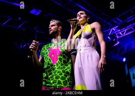 Tucker Halpern und Sophie Hawley-Weld vom deutsch-amerikanischen Musikduo Sofi Tukker spielen am 8 2019. Dezember live bei Fabrique in Mailand, Italien. Sofi Tukker, bestehend aus Sophie Hawley-Weld (deutsch) und Tucker Halpern (amerikanisch), und sie sind am besten bekannt für ihren Song 'Best Friend', der in einem Werbespot während Apples Enthüllung des iPhone X gezeigt wurde, sowie ihren 2017 für Grammy nominierten Song 'Drinkee'. Im Dezember 2018 wurde ihr AlbumTreehousewas für einen Grammy für das Beste Tanz/Elektronisches Album nominiert. (Foto von Mairo Cinquetti/NurPhoto) Stockfoto