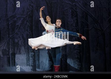 Tänzer während der Performance El cascanueces (der Nussknacker) der Nationalen Tanzkompanie Spaniens im Theater de la Zarzuela de Madrid. 8. Dezember 2019 Spanien. (Foto von Oscar Gonzalez/NurPhoto) Stockfoto