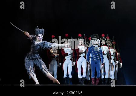 Tänzer während der Performance El cascanueces (der Nussknacker) der Nationalen Tanzkompanie Spaniens im Theater de la Zarzuela de Madrid. 8. Dezember 2019 Spanien. (Foto von Oscar Gonzalez/NurPhoto) Stockfoto