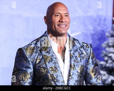 HOLLYWOOD, LOS ANGELES, KALIFORNIEN, USA - 09. DEZEMBER: Der Schauspieler Dwayne Johnson (The Rock) mit Dolce & Gabbana kommt zur Weltpremiere von Columbia Picturs' 'Jumanji: The Next Level', die am 9. Dezember 2019 im TCL Chinese Theatre IMAX in Hollywood, Los Angeles, Kalifornien, USA, stattfand. (Foto von Xavier Collin/Image Press Agency/NurPhoto) Stockfoto