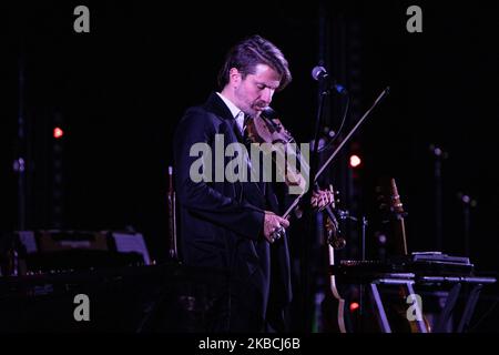 Rodrigo D'Erasmo tritt am 10. Dezember 2019 für Manuel Agnelli von Afterhours am Teatro Degli Arcimboldi in Mailand, Italien, auf. (Foto von Mairo Cinquetti/NurPhoto) Stockfoto