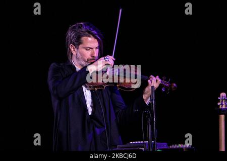 Rodrigo D'Erasmo tritt am 10. Dezember 2019 für Manuel Agnelli von Afterhours am Teatro Degli Arcimboldi in Mailand, Italien, auf. (Foto von Mairo Cinquetti/NurPhoto) Stockfoto