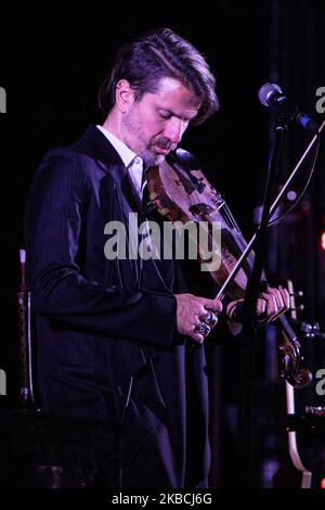 Rodrigo D'Erasmo tritt am 10. Dezember 2019 für Manuel Agnelli von Afterhours am Teatro Degli Arcimboldi in Mailand, Italien, auf. (Foto von Mairo Cinquetti/NurPhoto) Stockfoto