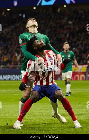 Thomas Teye vom Atletico de Madrid und Rifat Zhemaletdinov vom FC Lokomotiv Moskau während der UEFA Champions League zwischen Atletico de Madrid und FC Lokomotiv Moskau am 11. Dezember 2019 im Wanda Metropolitano Stadium in Madrid, Spanien. (Foto von A. Ware/NurPhoto) Stockfoto