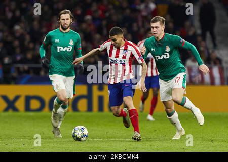 Angel Martin Correa vom Atletico de Madrid und Rifat Zhemaletdinov vom FC Lokomotiv Moskau während der UEFA Champions League zwischen Atletico de Madrid und FC Lokomotiv Moskau am 11. Dezember 2019 im Wanda Metropolitano Stadium in Madrid, Spanien. (Foto von A. Ware/NurPhoto) Stockfoto