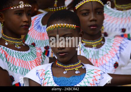 Ein Mädchen, das in eine Hausa-Fulani-Kultur gekleidet ist, um am 12. Dezember 2019 in Lagos, Nigeria, das Festival der Regierung des Bundesstaates Lagos mit Weihnachtsliedern und neun Unterrichtsstunden zu feiern. (Foto von Olukayode Jaiyeola/NurPhoto) Stockfoto