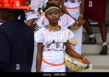 Ein Mädchen, das in eine Hausa-Fulani-Kultur gekleidet ist, um am 12. Dezember 2019 in Lagos, Nigeria, das Festival der Regierung des Bundesstaates Lagos mit Weihnachtsliedern und neun Unterrichtsstunden zu feiern. (Foto von Olukayode Jaiyeola/NurPhoto) Stockfoto