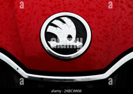 Das Skoda-Logo ist am 21. November 2019 auf dem Auto in Krakau, Polen, zu sehen. (Foto von Jakub Porzycki/NurPhoto) Stockfoto