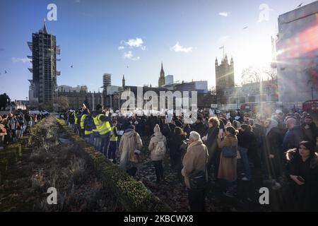 Die pazifistische italienische Basisbewegung "6000 Sardinen" demonstriert am 14. Dezember 2019 auf dem Parliament Square, in London und gleichzeitig in anderen europäischen Hauptstädten gegen den Aufstieg des Nationalismus und der extremen Rechten (Foto: Fabio Burrelli/NurPhoto) Stockfoto