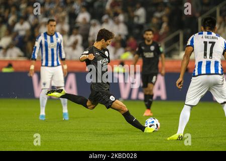 Jung Woo-Young geht beim WM-Spiel 2. zwischen Monterrey und dem Al-Sadd Sports Club am 14. Dezember 2019 im Jassim bin Hamad Stadium in Doha, Katar, mit einem Torschuss nahe. (Foto von Simon Holmes/NurPhoto) Stockfoto