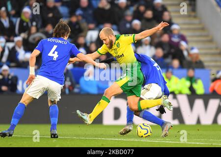 Teemu Pukki (22) von Norwich City kämpft am Samstag, dem 14.. Dezember 2019, mit Wilfred Ndidi (25) von Leicester City während des Premier League-Spiels zwischen Leicester City und Norwich City im King Power Stadium, Leicester, um den Ball. (Foto von Jon Hobley/MI News/NurPhoto) Stockfoto