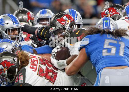 Tampa Bay Buccaneers Quarterback Jameis Winston (3) spielt den Ball während der ersten Hälfte eines NFL-Fußballspiels gegen die Detroit Lions in Detroit, Michigan, USA, am Sonntag, 15. Dezember 2019 (Foto: Jorge Lemus/NurPhoto) Stockfoto