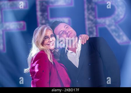 Die italienische Sängerin Tiziano Ferro (R) und Mara Venier besuchen am 15. Dezember 2019 die TV-Show „Domenica in“ in den Rai Studios in Rom, Italien. (Foto von Mauro Fagiani/NurPhoto) Stockfoto