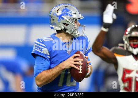 Detroit Lions Quarterback David Blough (10) scheint während der ersten Hälfte eines NFL-Fußballspiels gegen die Tampa Bay Buccaneers in Detroit, Michigan, USA, am Sonntag, den 15. Dezember 2019, zu bestehen. (Foto von Amy Lemus/NurPhoto) Stockfoto