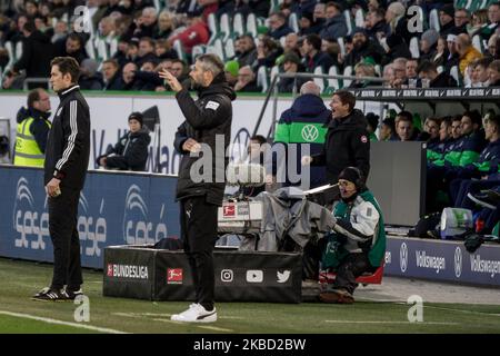 Oliver Glasner, Headcoach des VfL Wolfsburg und Marco Rose, Headcoach von Borussia Monchengladbach während des 1. Bundesliga-Spiel zwischen dem VfL Wolfsburg und Borussia Monchengladbach in der Volkswagen Arena am 15. Dezember 2019 in Wolfsburg. (Foto von Peter Niedung/NurPhoto) Stockfoto